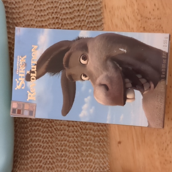 **Reserved** Revolution x Shrek Family Ogre Set & Donkey on edge palette New - Picture 7 of 10